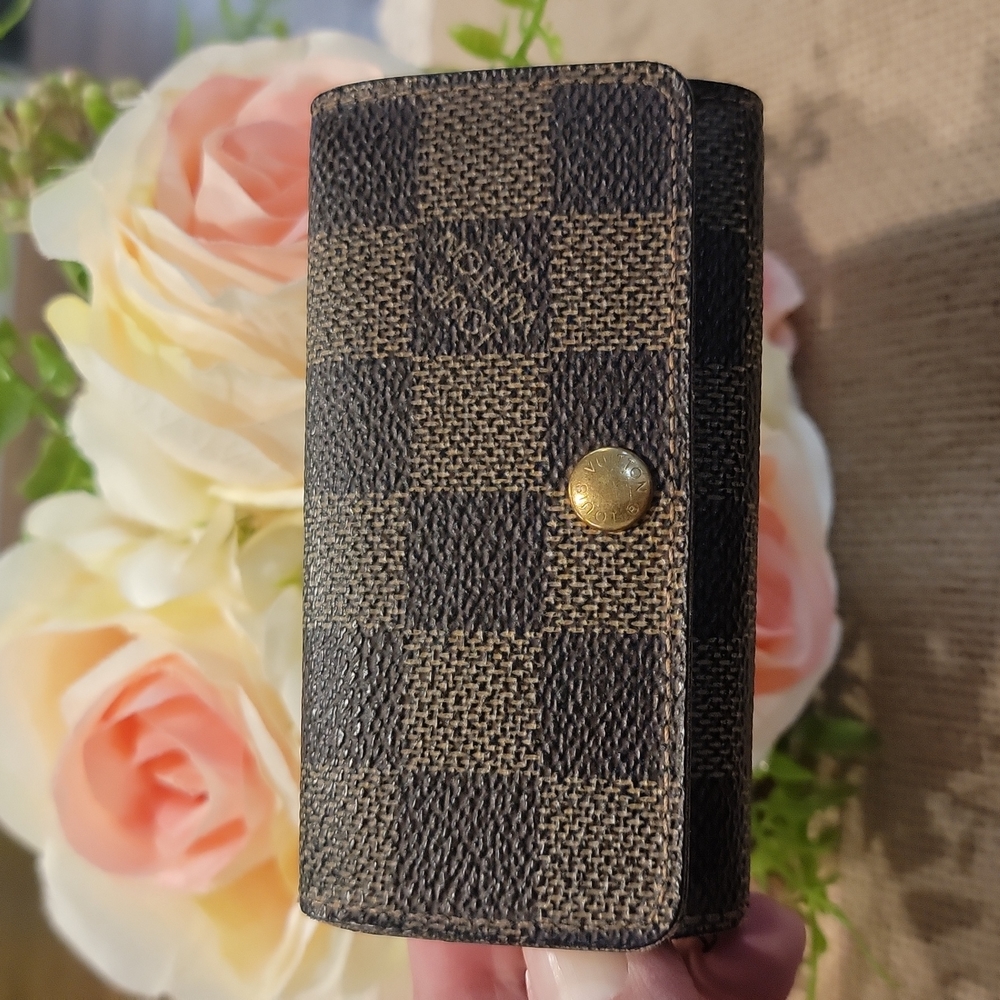 Authentic Louis Vuitton Damier Ebene key case